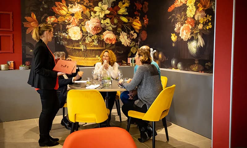 Service à table dans la salle du Bistrot Sm’Art